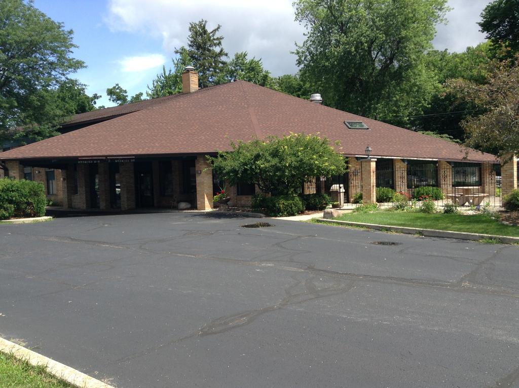 Americinn And Suites By Wyndham Delafield-Waukesha-Milwaukee Exterior foto