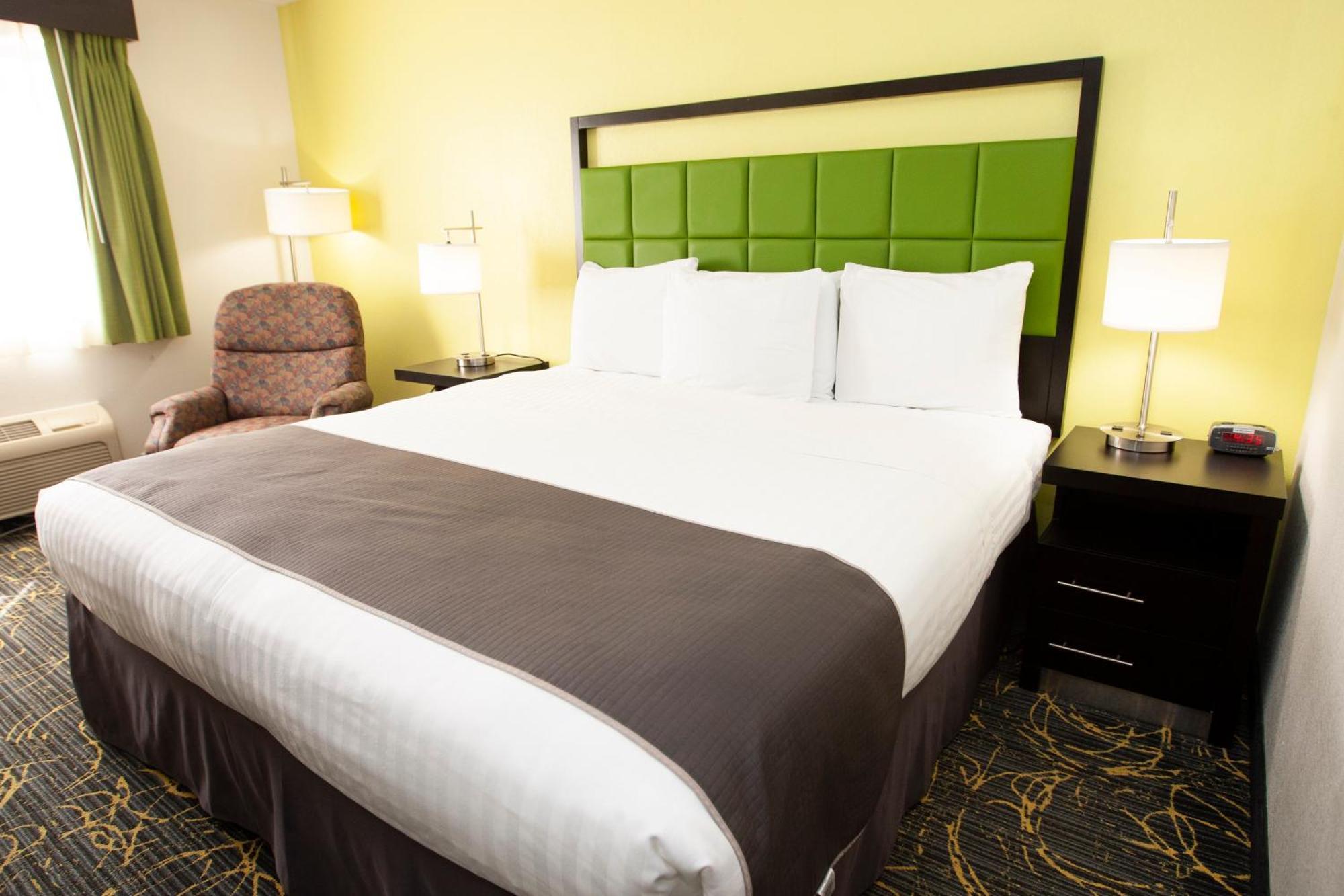 Americinn And Suites By Wyndham Delafield-Waukesha-Milwaukee Habitación foto